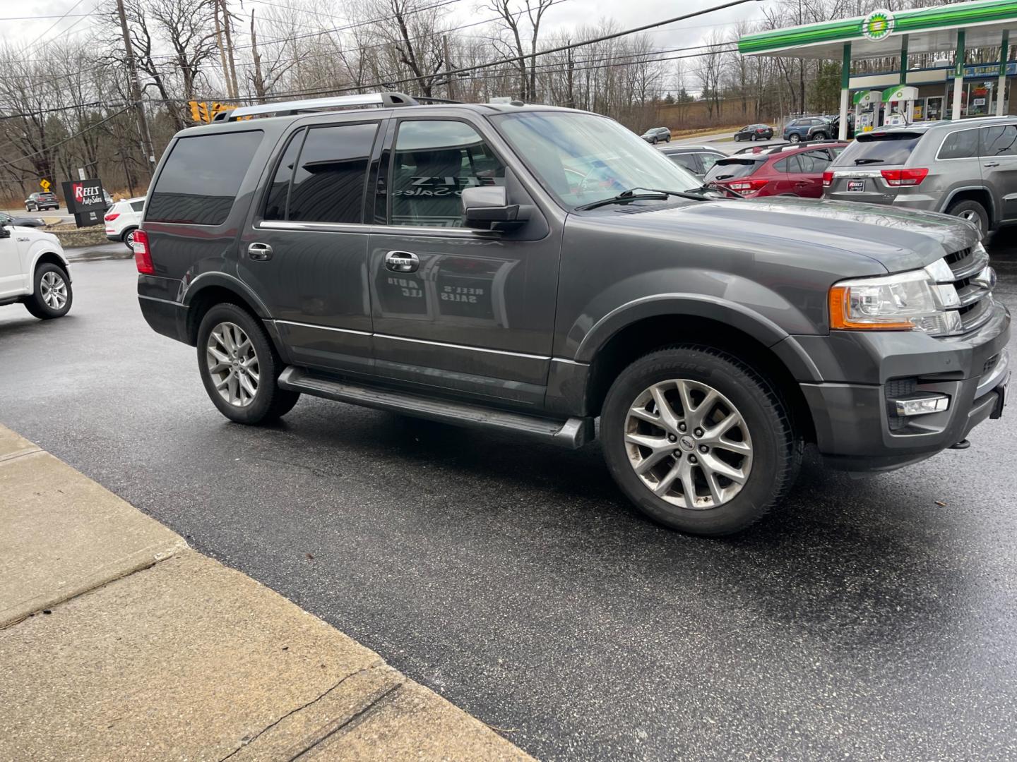 2015 Gray /Black Ford Expedition Limited 4WD (1FMJU2AT6FE) with an 3.5L V6 DOHC 24V TWIN TURBO engine, 6-Speed Automatic transmission, located at 547 E. Main St., Orwell, OH, 44076, (440) 437-5893, 41.535435, -80.847855 - Photo#3